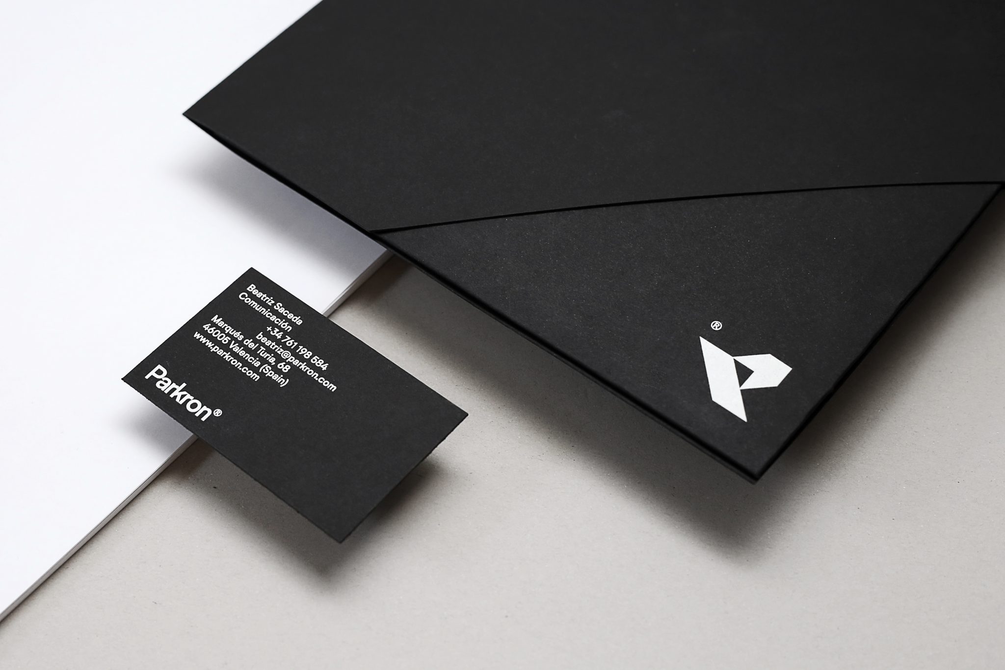Diseño identidad visual app Parkron